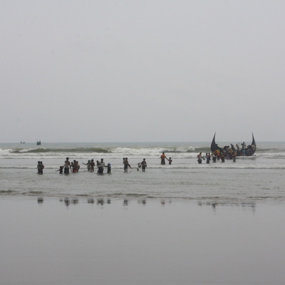 Bangladesh. Rohingya families flee Myanmar by land and sea
