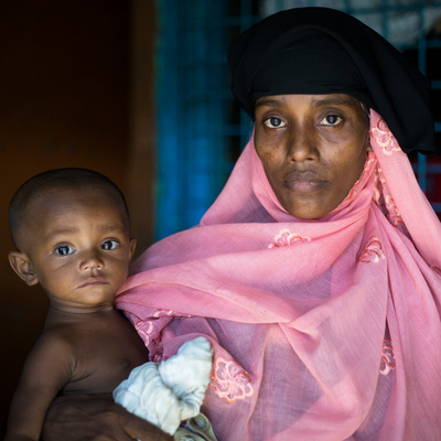 Bangladesh. Rohingya refugees arrive under cover of darkness