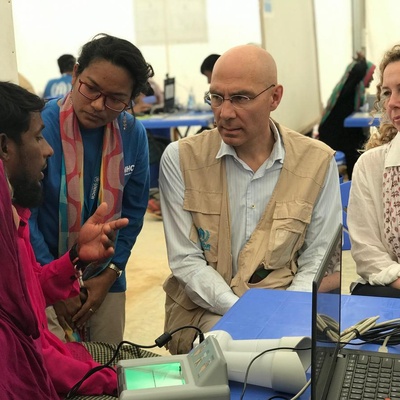 Bangladesh. Asst. High Commissioner meets Rohingya families being registered
