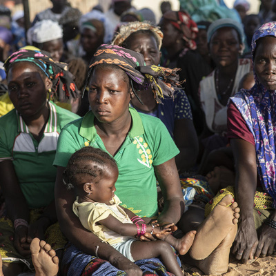 Burkina Faso. High Commissioner meets IDPs hosted by local community.