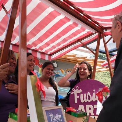 Filippo Grandi, Alto Comisionado de las Naciones Unidas para los Refugiados, se entrevistó con emprendedores refugiados y migrantes en Guayaquil, Ecuador.