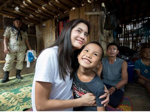 UNHCR Goodwill Ambassador Praya Lundberg visits Tham-Hin refugee camp, Thailand.