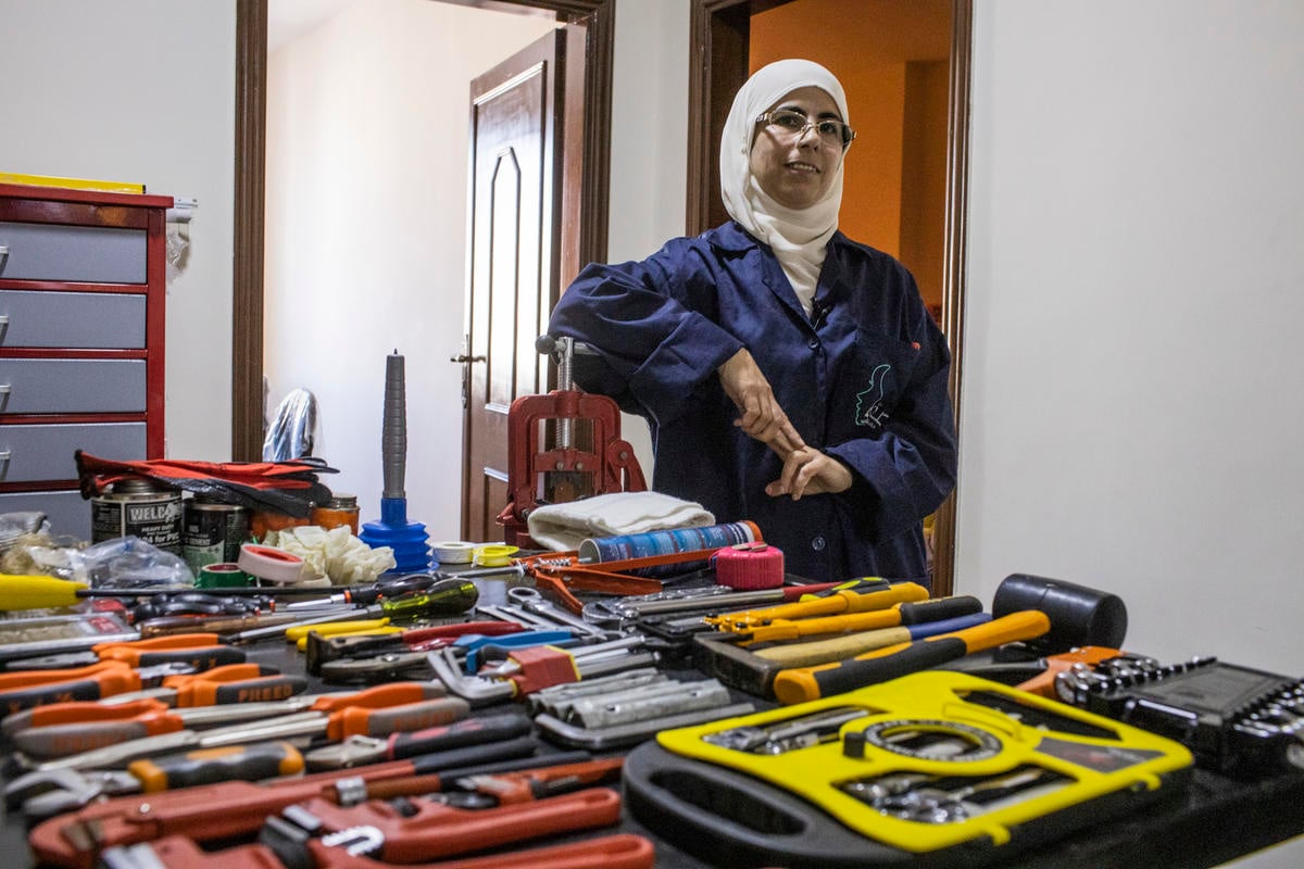 Jordan. Female plumber teaches refugees her trade