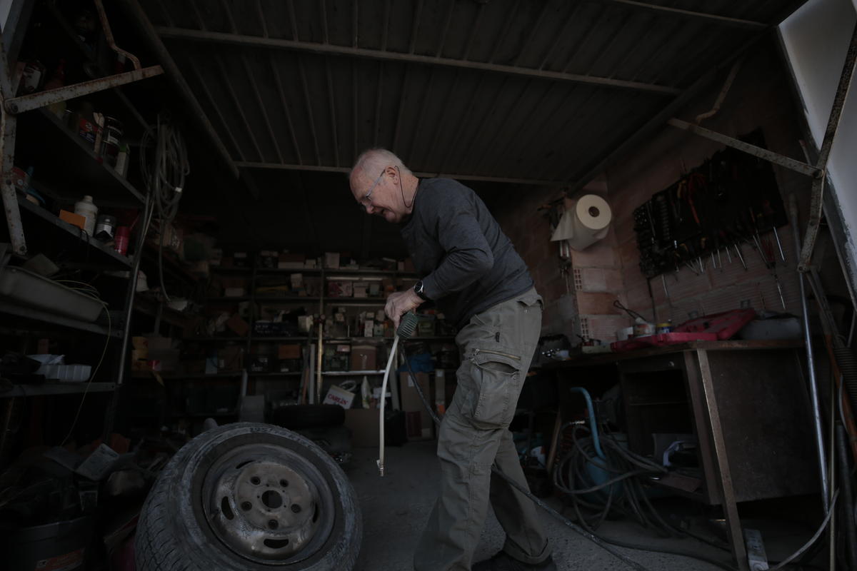 Spain. UNHCR helps stateless man born in refugee camp on path to citizenship