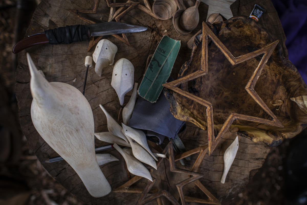Kenya. Refugee artisans celebrate hope with holiday decorations