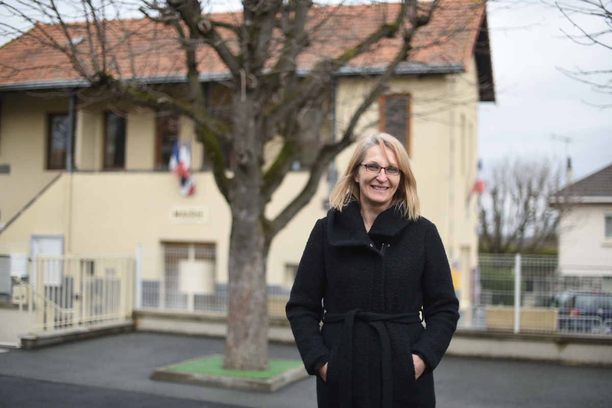 France. Rural village opens its chateau to refugees