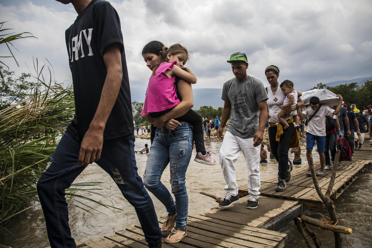 Colombia. Venezuelans risk life and limb to seek help