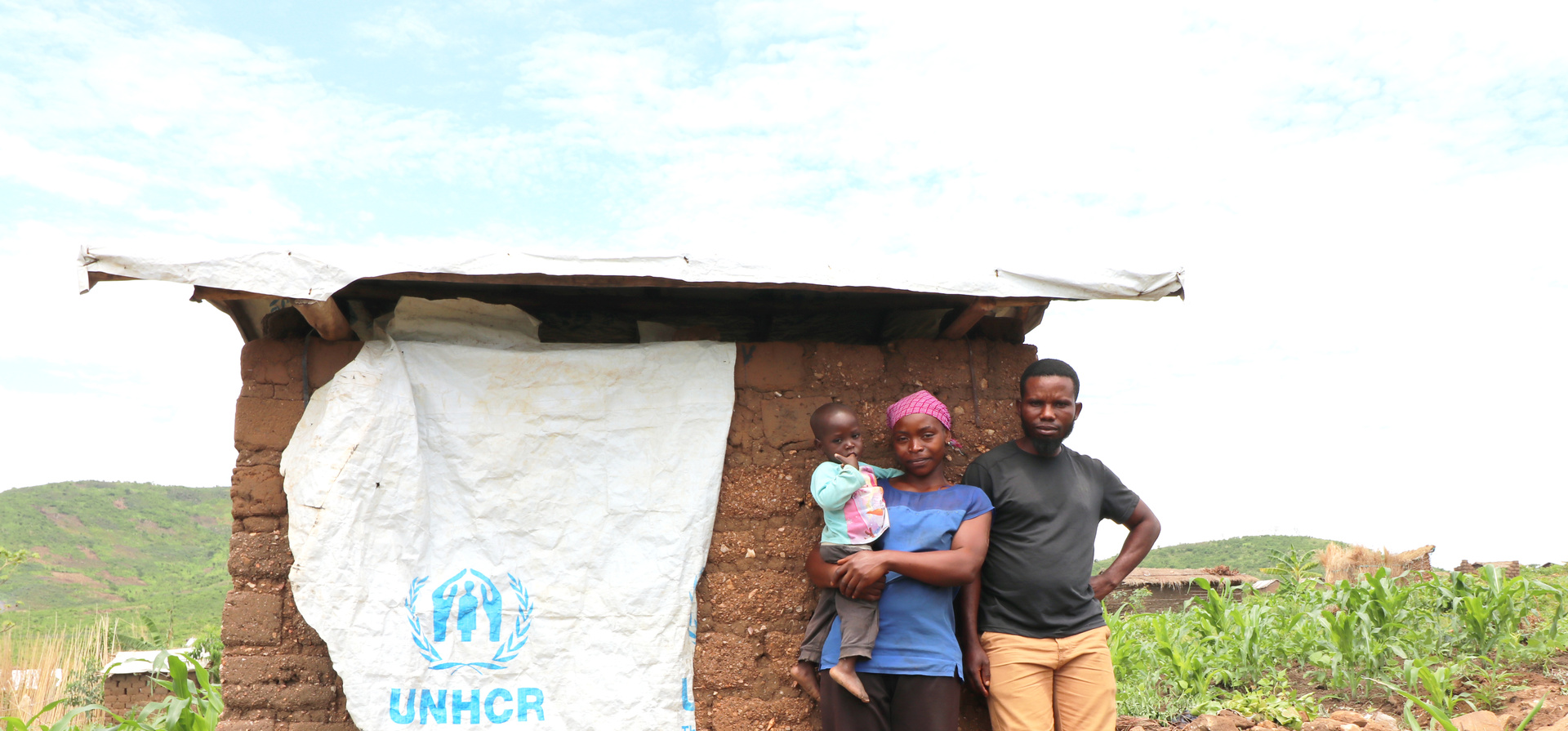 DRC. Burundian refugees build toilets