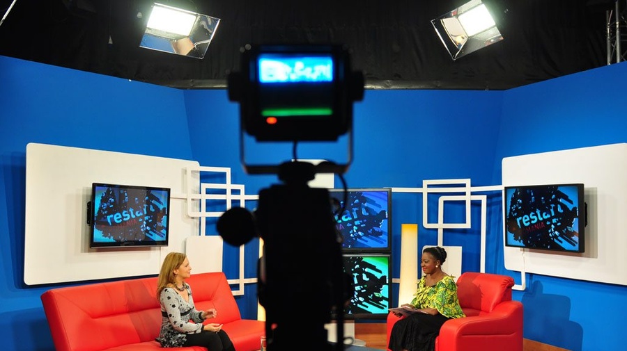 Mbela Nzuzi interviews a guest on her chat show.