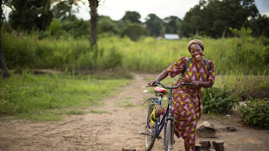 This year's Nansen Refugee Award winner Sister Angélique Namaika takes a brief break from her rounds, helping women and girls in Dungu