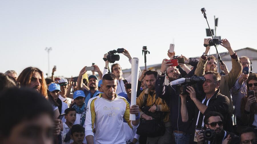 Syrian refugee carries the Olympic flame in Athens