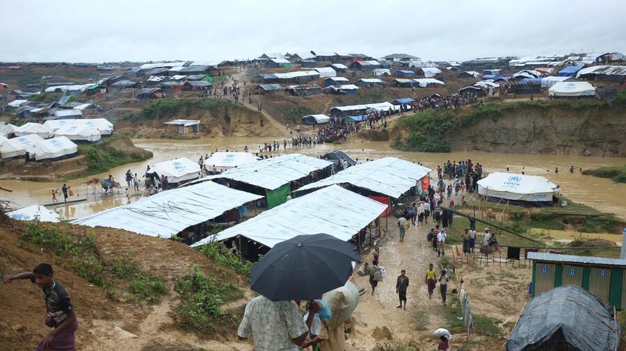 Bangladesh. Rohingya refugees find shelter in new site