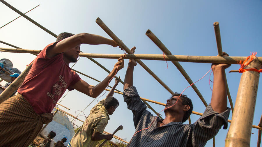 Bangladesh: Rohingya refugees moved from Kutupalong camp to new site