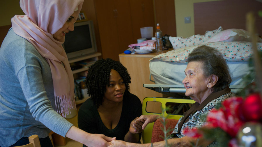 Hungarian elderly help refugees find new purpose