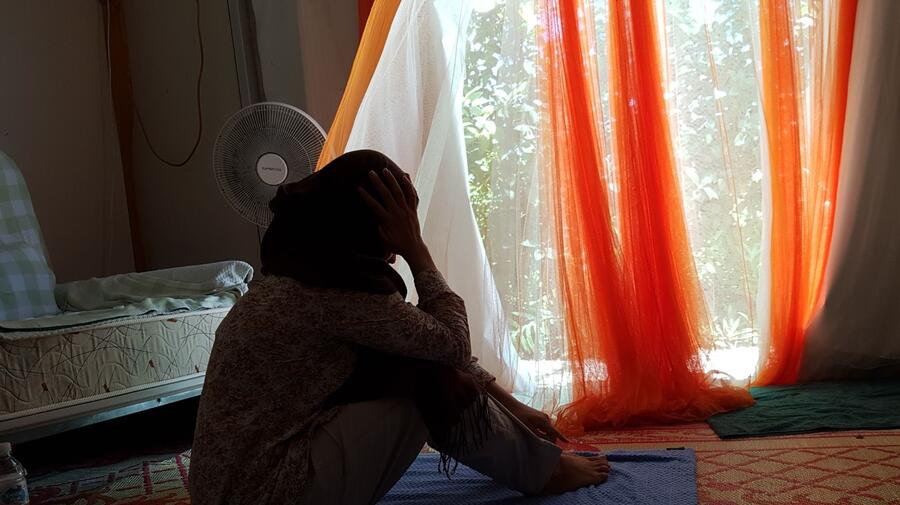 Nauru young Afghan refugee woman