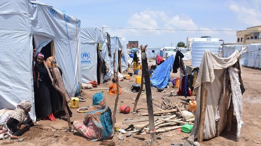 Yemen. UNHCR helps displaced families affected by heavy rain in Aden
