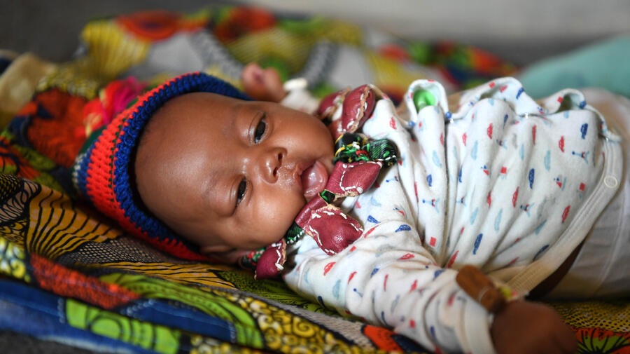 At Gado refugee site, home to 23,000 Central African refugees, a baby born weighing just 0.7 kilograms has reached a stable weight of 3 kilograms thanks to the Kangaroo method used by his mother, Abdouraman Dourou. 