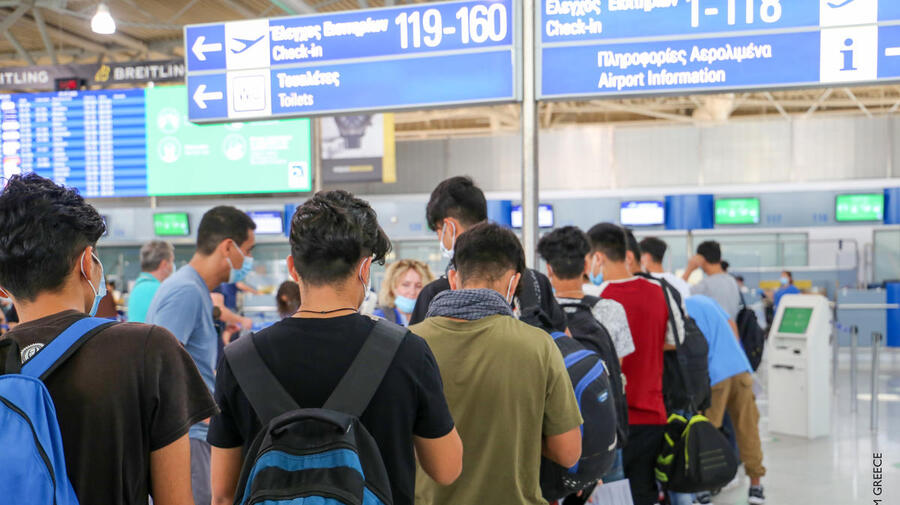 Greece. Unaccompanied children relocated from Greece to Portugal