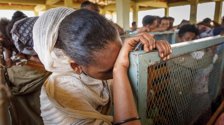 Ethiopia. High Commissioner visits Eritrean refugee camp in Tigray