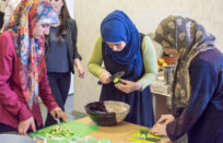 Savanoriai padeda pabėgėliams pajusti gyvenimo džiaugsmą Lietuvoje