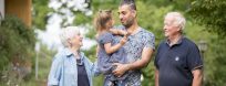 Suomalainen ”isoäiti” auttaa levotonta pikkulasta löytämään rauhan