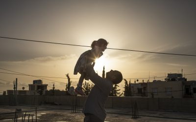 Syrisk familie venter på at grensene skal åpne, så de kan starte sitt nye liv i Norge