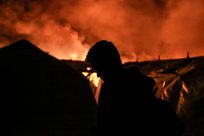 UNHCR tilbyder støtte efter stor brand ødelægger asylcenter i Moria