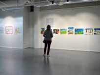 UNHCR järjestää Helsingissä taidenäyttelyn pakolaislasten piirustuksista, jotka kuvaavat perheen merkitystä meille kaikille