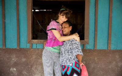 UNHCR’s Goodwill Ambassadør Helena Christensen har besøgt internt fordrevne i Colombia