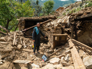 Rahmatullah verloor zijn moeder en een zoon tijdens de aardbeving van augustus 2025 die de provincie Kunar in het oosten van Afghanistan trof.