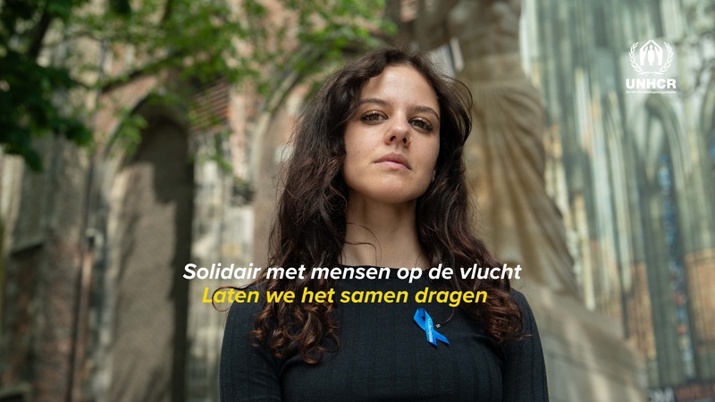 Lakshmi draagt het solidariteitslintje