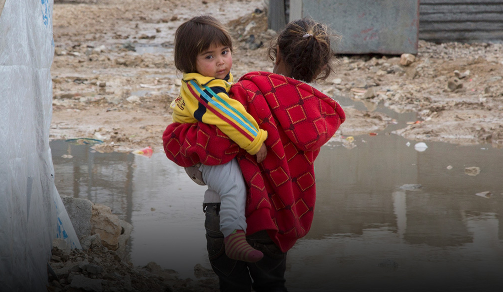 Wil jij vluchtelingen helpen? UNHCR, de VN-Vluchtelingenorganisatie, is het goede doel om geld aan te doneren als je vluchtelingen wilt helpen. Oorlogskinderen die op de vlucht zijn voor geweld, ontheemde families en gezinnen op de vlucht: UNHCR vangt vluchtelingen op en geeft noodhulp.