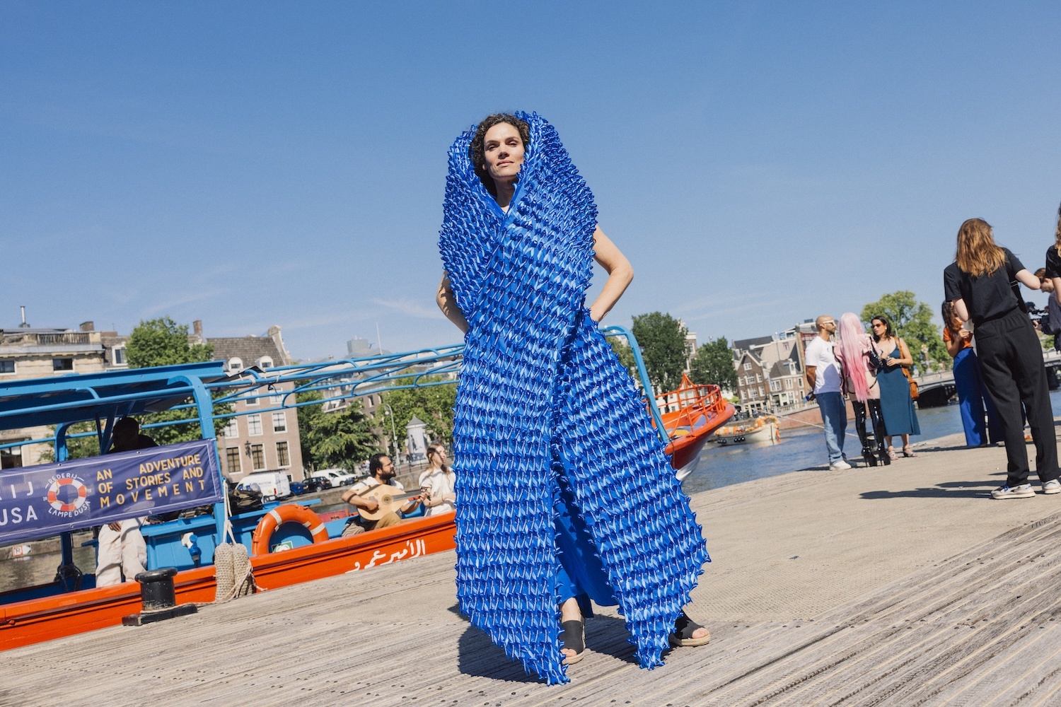 Anna Drijver in de Jurk van Solidariteit