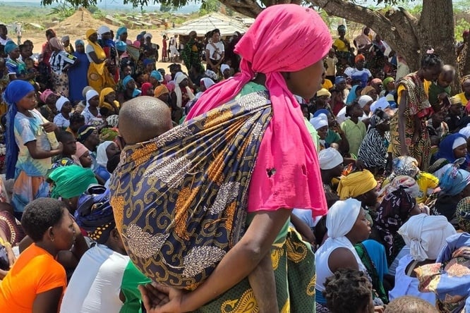 Ontheemde gezinnen in Mozambique.