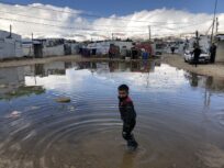 ‘Mensen leven in overstroomde kampen waar ze tot enkeldiep in het water zitten’
