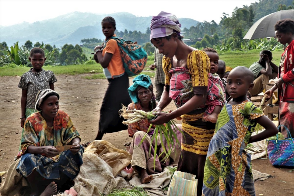 Intern ontheemden uit de provincie Noord-Kivu arriveren in Masisi in de Democratische Republiek Congo, november 2018. © UNHCR/Ley Uwera