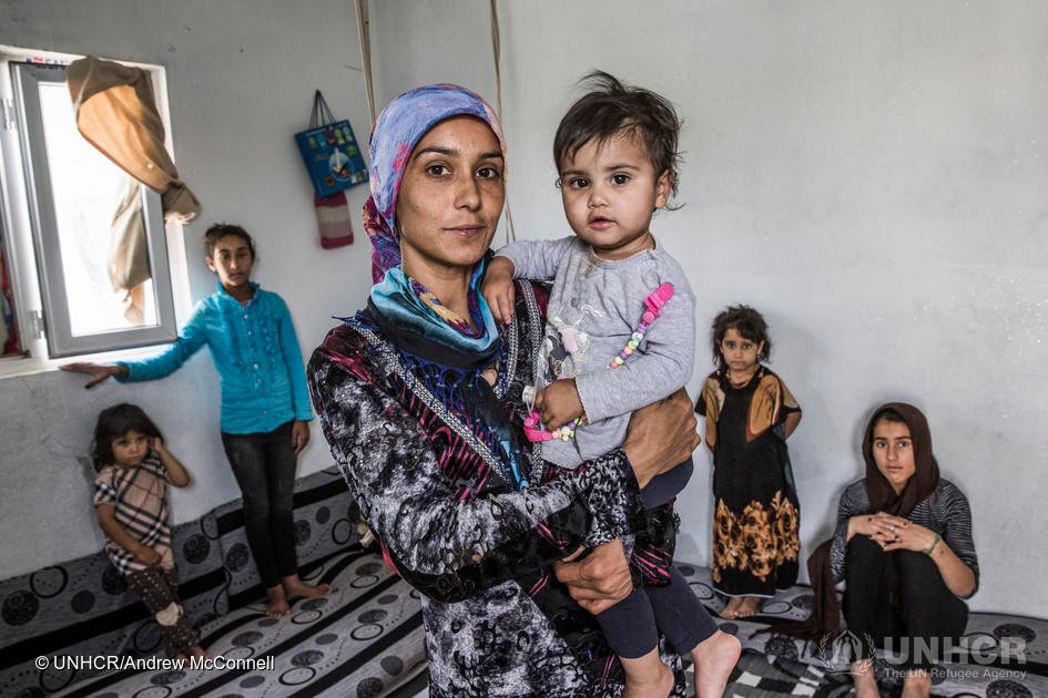 De Syrische weduwe van vijf kinderen Ronia Metwali woont met haar kinderen in vluchtelingenkamp Domiz, in het noorden van Irak. ©  Andrew McConnell