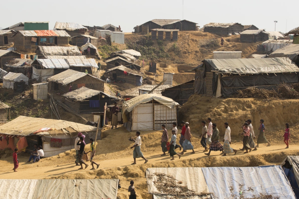 OO zone in Kutupalong vluchtelingenkamp voor Rohingya-vluchtelingen in Bangladesh. OO Zone is een van de 22 nieuw gebouwde kampgebieden, opgericht sinds de toestroom van 25 augustus. © UNHCR/Jordi Matas