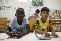 UNHCR, UNICEF en IOM dringen er bij Europese staten op aan om onderwijs voor vluchtelingen- en migrantenkinderen te stimuleren