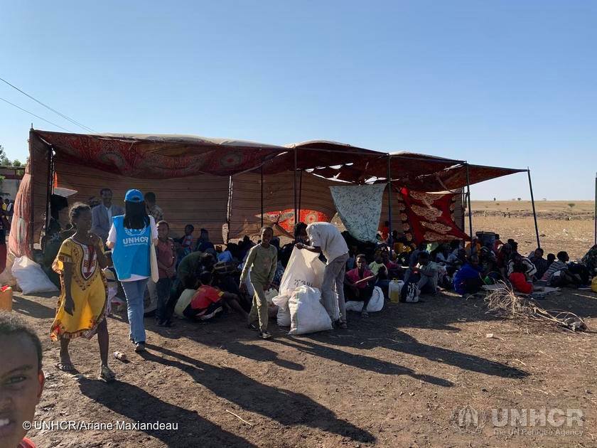 Ethiopiërs, die hun huizen ontvluchtten vanwege voortdurende gevechten, in een vluchtelingenkamp in het Hamdait-grensgebied van de oostelijke staat Kassala in Soedan, 12 november 2020. © UNHCR/Ariane Maxiandeau