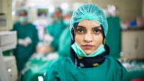 Afghaanse arts inspireert vrouwen en meisjes om te dromen