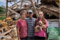 Verwoest Oekraïens dorp begint aan wederopbouw