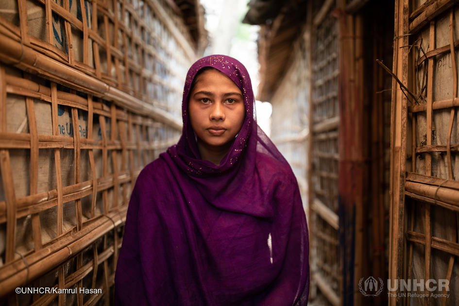 Ayesha is wees en is als een moeder voor haar broer en zus. © UNHCR/Kamrul Hasan