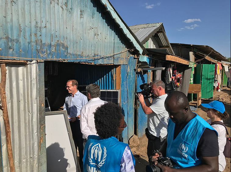 Prins Jaime de Bourbon de Parme op bezoek in het Kakuma vluchtelingenkamp 
