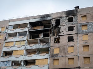 Ukraine: UN High Commissioner for Refugees Barham Salih besøger boligområde i Zaporizjzja ramt af glidebombe.