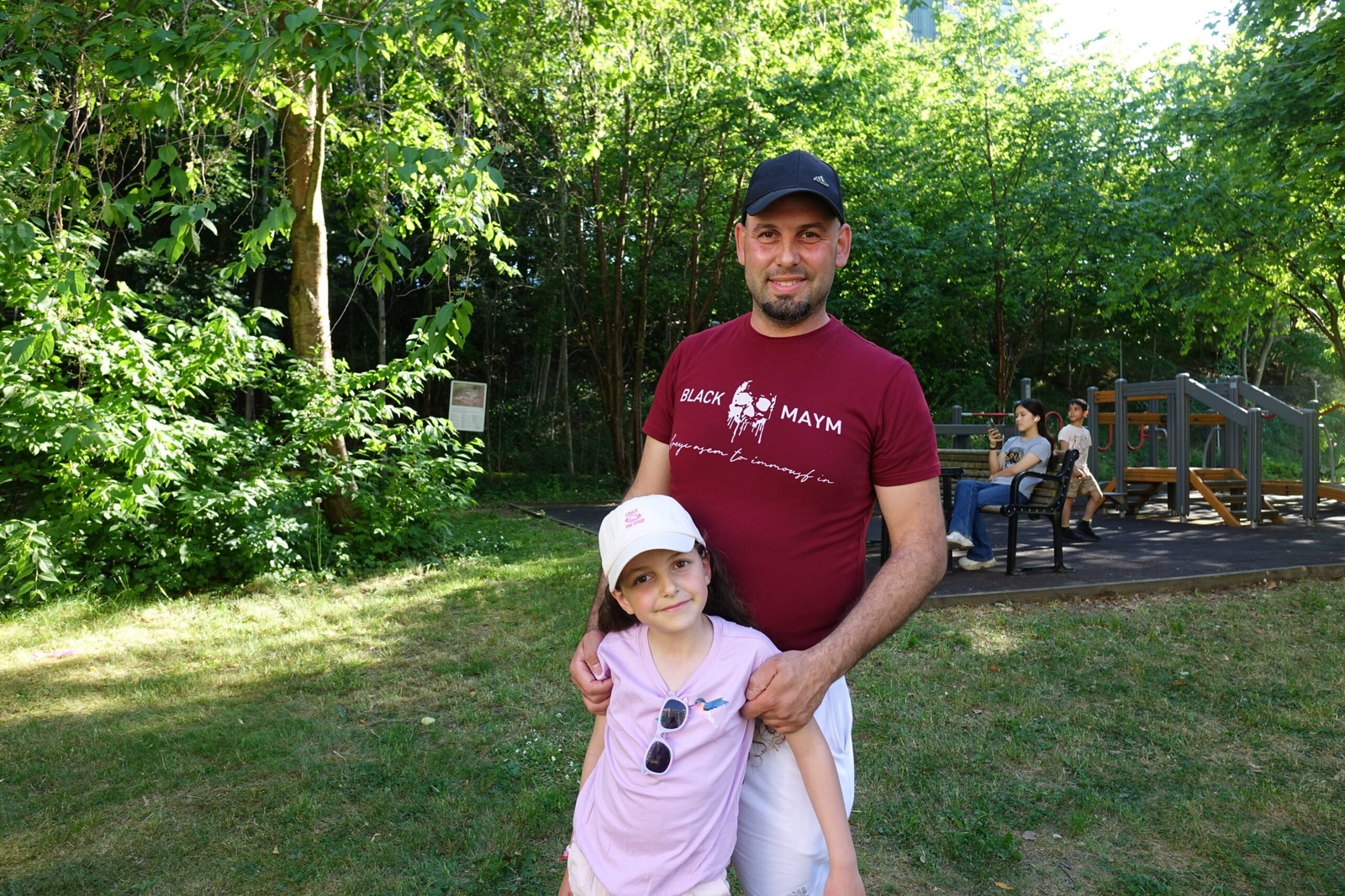 Omar Fatayri and his daughter. ©UNHCR / Mikael Bjuremalm