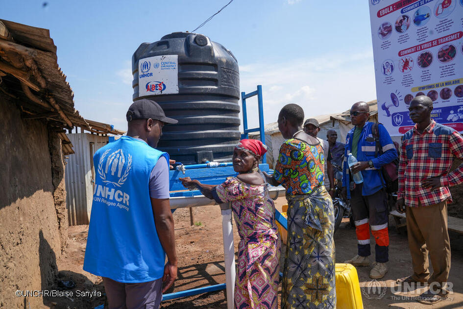 UNHCR has installed handwashing stations in Kigonze to help ensure access to safe hygiene and sanitation, raise awareness of essential hygiene practices, and reduce the risk of Ebola transmission among vulnerable communities living in challenging conditions.  