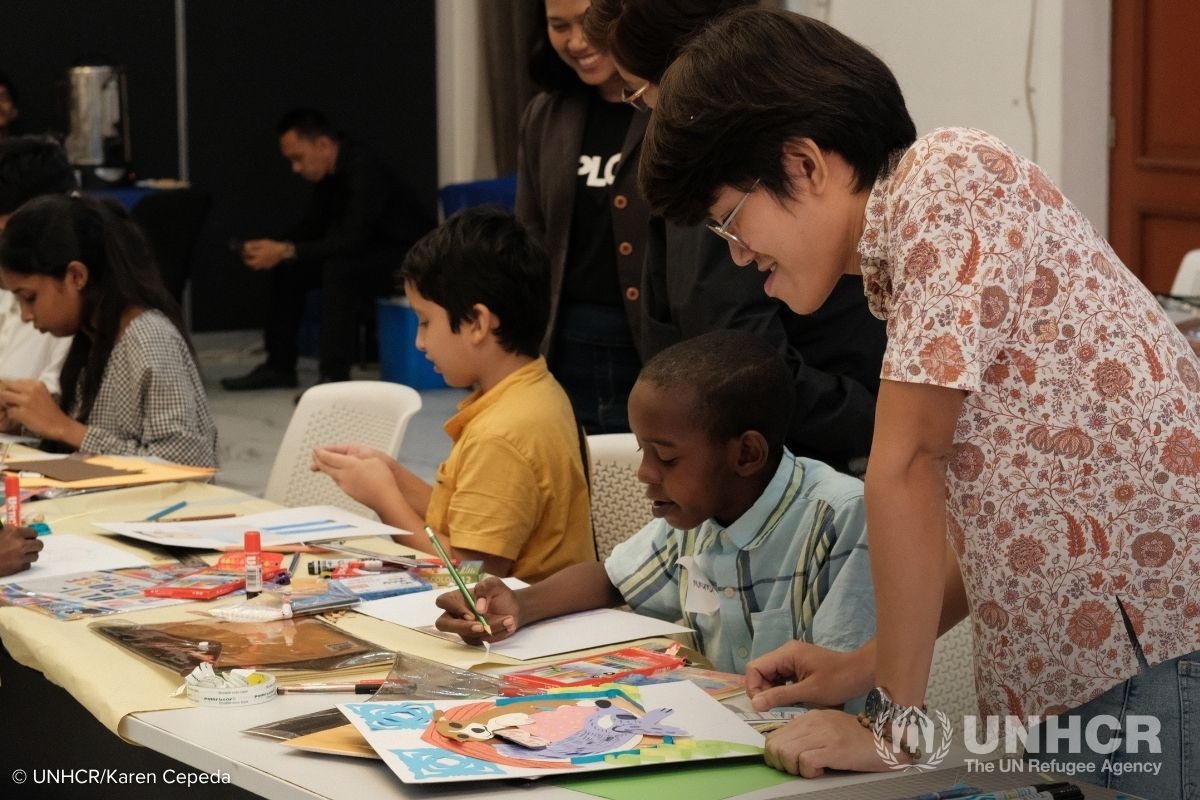 Barcelon guides young participants