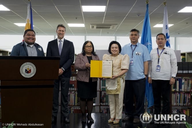 UNHCR Welcomes USD 150,000 Contribution from the Philippines to Support Refugee Education Pathways
