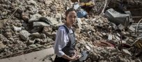 Angelina Jolie visits Mosul, urges world not to forget the people of the city